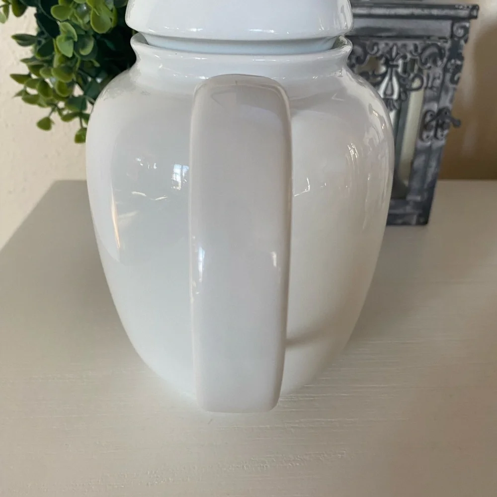 Pier 1 Imports Small One Cup ceramic Teapot with Lid modern White